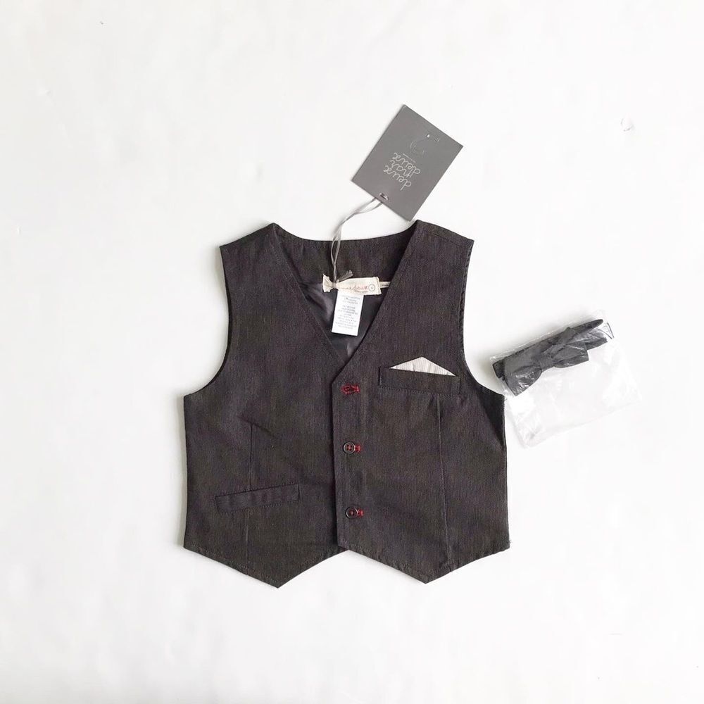 Deux par Deux NWT gray vest matching bow tie 4T